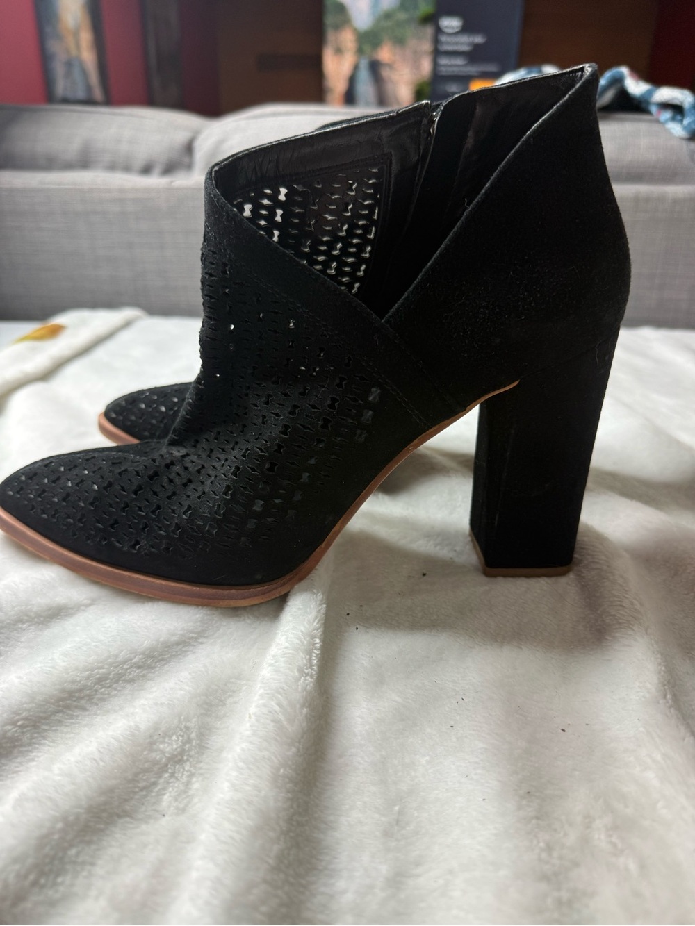 Vince Camuto VC-Lorna Black Suede Perforated Cutout Ankle Booties Size 10M